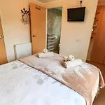 Robin's Nest Дом отдыха *